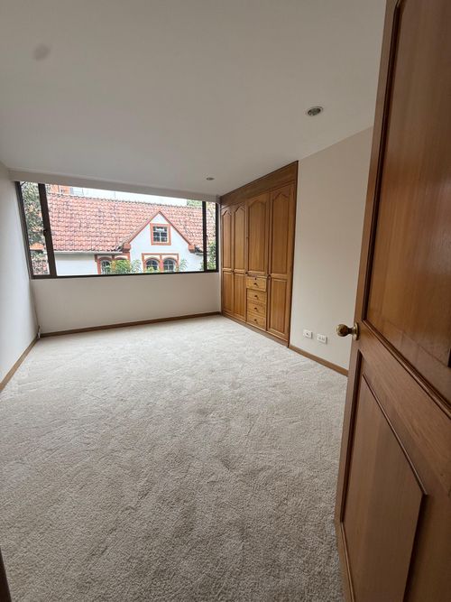 Apartamento de 3 alcobas en venta en Los Rosales, Bogotá, 180 m² · foto 18 de 19