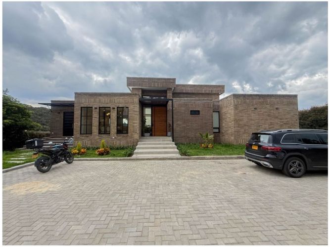 Casa de 5 alcobas en venta en Yerbabuena, Sopó, 470 m² · foto 3 de 24