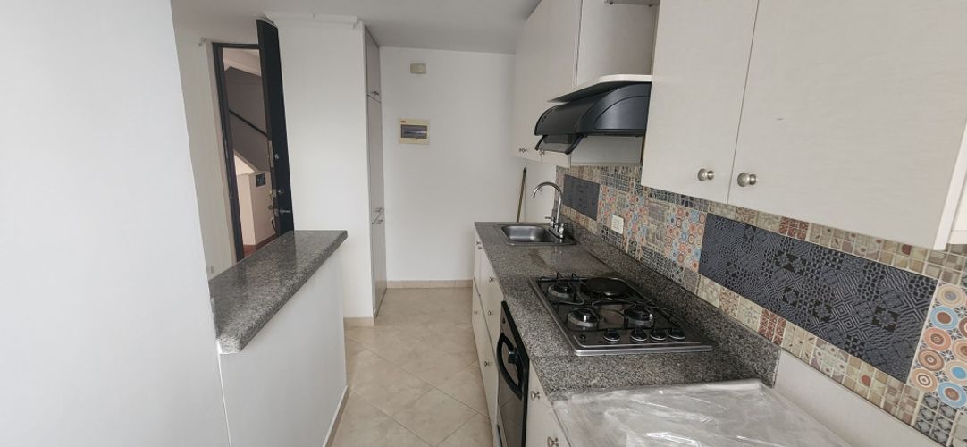 Apartamento de 3 alcobas en arriendo en Villa Carlota, Medellín, 67 m² · foto 3 de 13