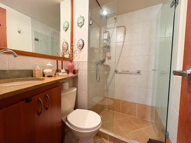 Apartamento de 5 alcobas en venta en El Poblado, Medellín, 123 m² · foto 13 de 14