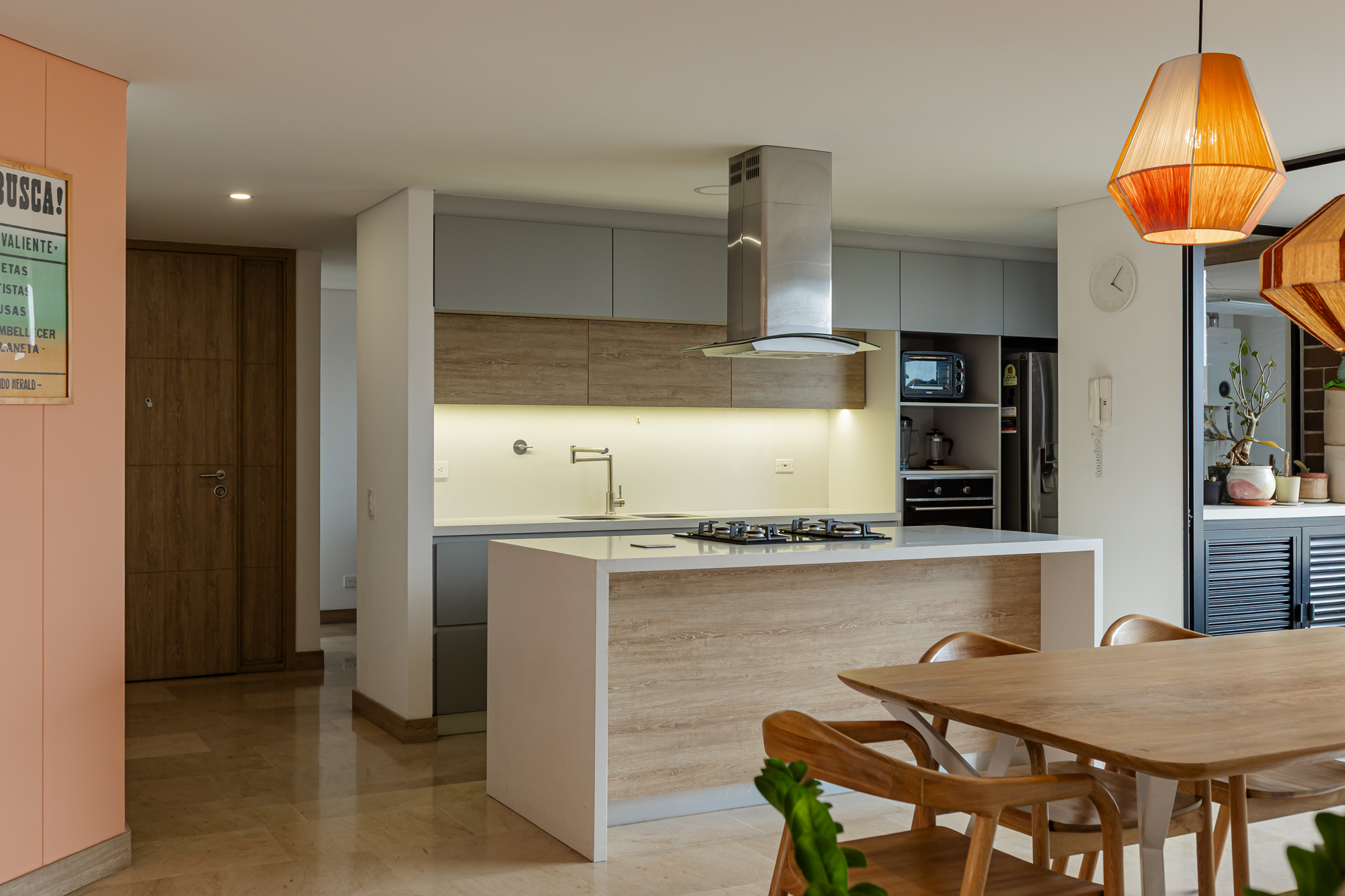 Apartamento en arriendo en Laureles, Medellín · foto 2 de 24