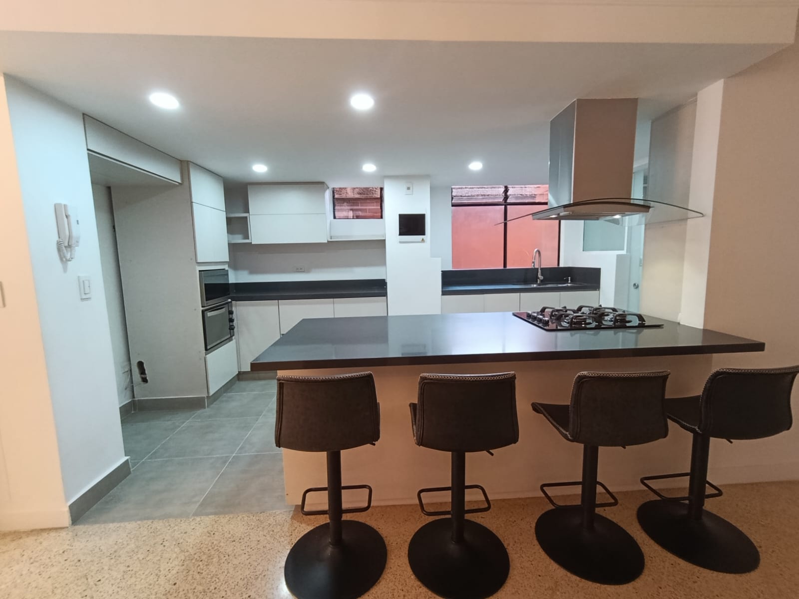Apartamento en arriendo en La Castellana, Medellín · foto 2 de 20