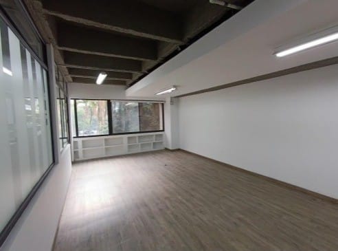 Local en arriendo en La Esmeralda, Medellín, 659 m² · foto 2 de 9
