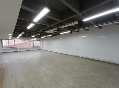 Local en arriendo en La Esmeralda, Medellín, 659 m² · foto 3 de 9