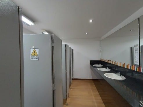 Local en arriendo en La Esmeralda, Medellín, 659 m² · foto 8 de 9