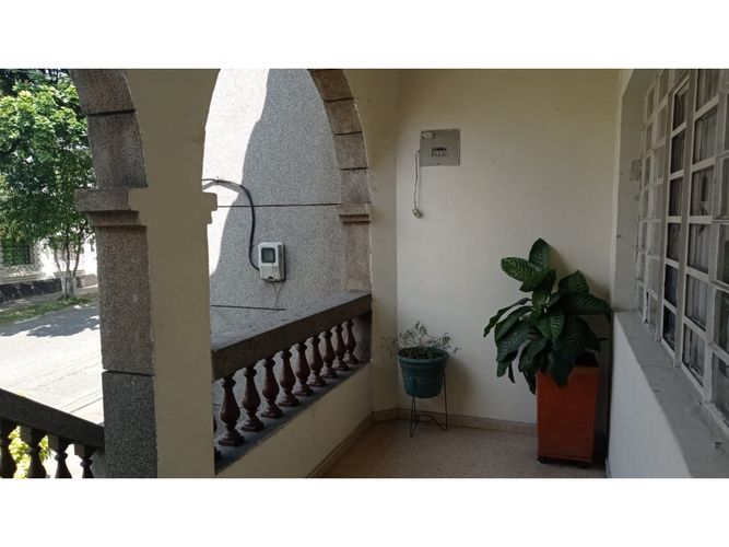 Casa de 7 alcobas en venta en Boston, Medellín, 270 m² · foto 2 de 24