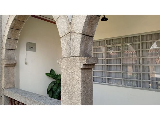 Casa de 7 alcobas en venta en Boston, Medellín, 270 m² · foto 3 de 24