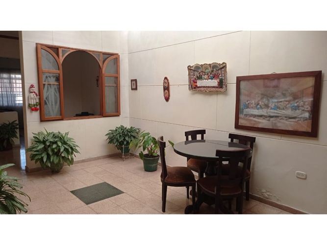 Casa de 7 alcobas en venta en Boston, Medellín, 270 m² · foto 4 de 24
