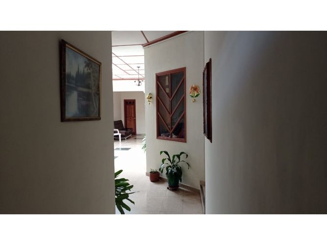 Casa de 7 alcobas en venta en Boston, Medellín, 270 m² · foto 6 de 24