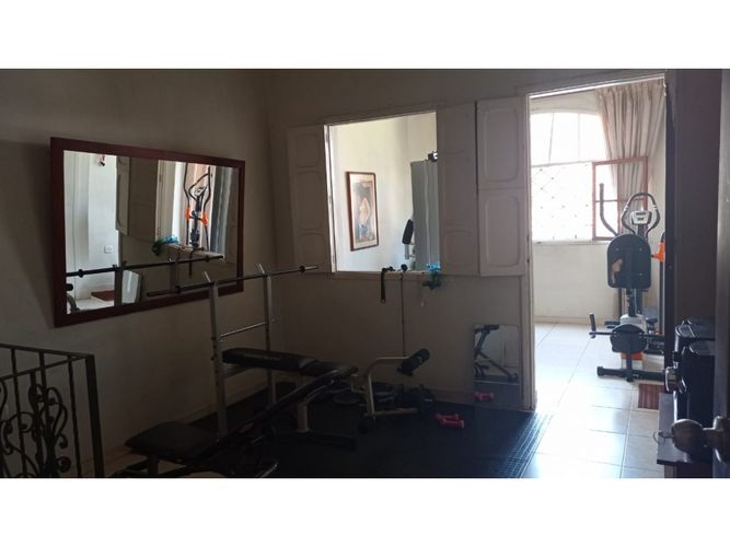 Casa de 7 alcobas en venta en Boston, Medellín, 270 m² · foto 9 de 24