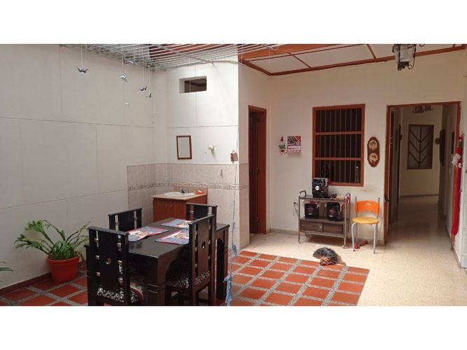 Casa de 7 alcobas en venta en Boston, Medellín, 270 m² · foto 10 de 24