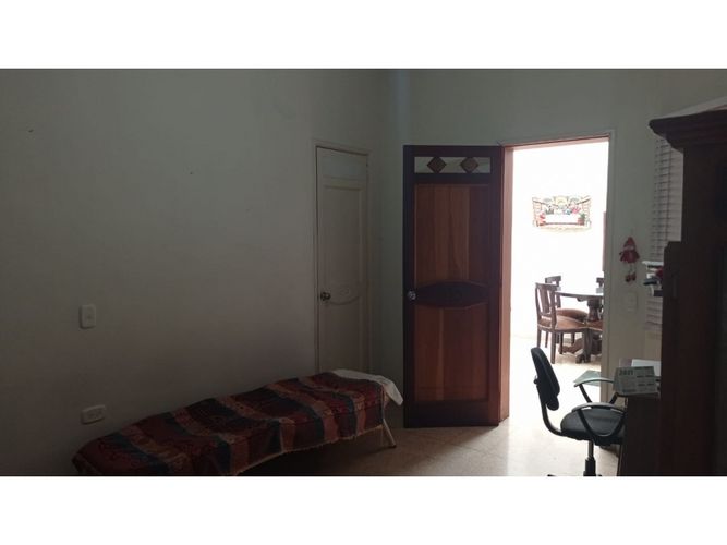 Casa de 7 alcobas en venta en Boston, Medellín, 270 m² · foto 15 de 24