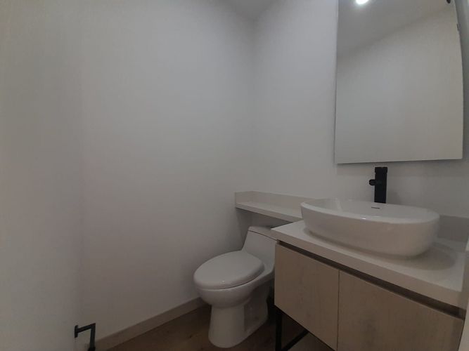 Apartamento de 2 alcobas en arriendo en Loma Del Esmeraldal, Envigado, 126 m² · foto 2 de 19