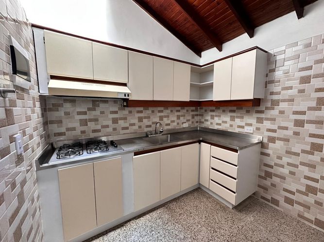 Casa de 3 alcobas en venta en La Floresta, Medellín, 101 m² · foto 3 de 16