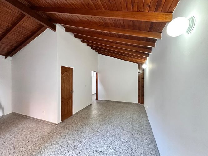 Casa de 3 alcobas en venta en La Floresta, Medellín, 101 m² · foto 2 de 16