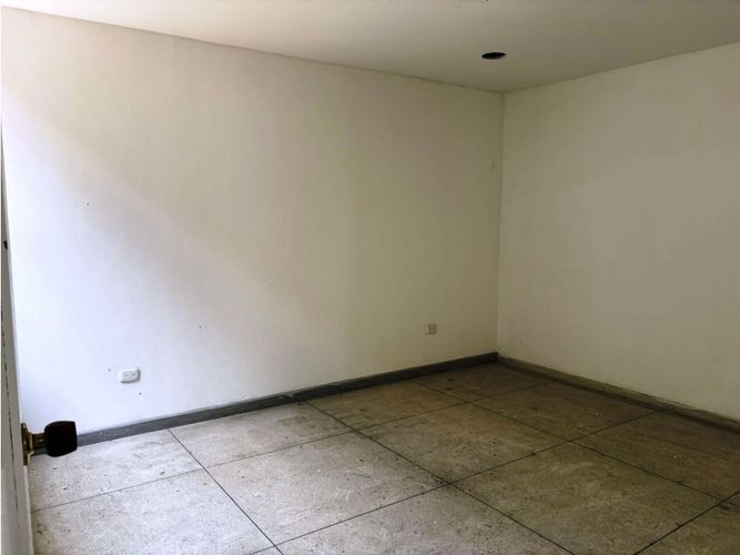 Casa de 7 alcobas en venta en Normandia, Cali, 690 m² · foto 16 de 21