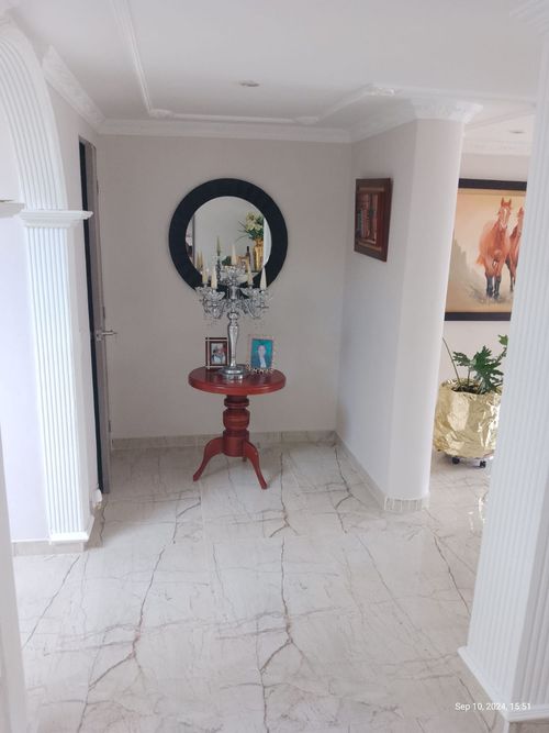 Casa de 4 alcobas en venta en Niza Norte, Bogotá, 320 m² · foto 3 de 24