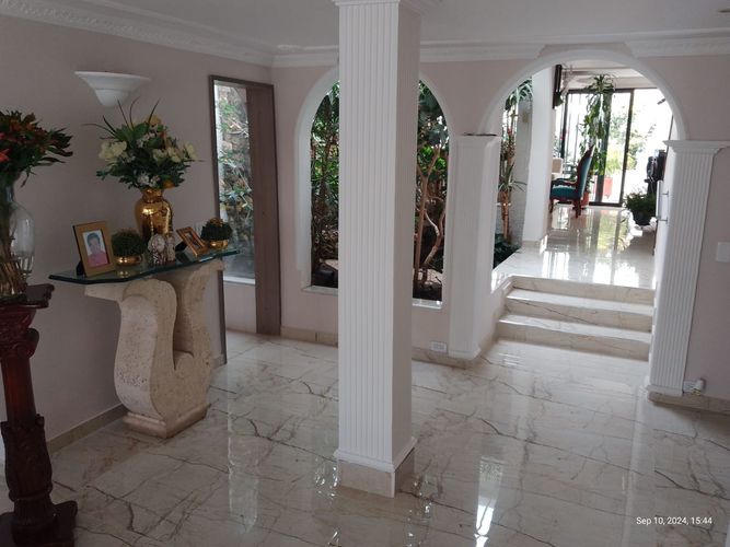 Casa de 4 alcobas en venta en Niza Norte, Bogotá, 320 m² · foto 4 de 24