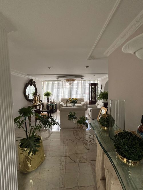 Casa de 4 alcobas en venta en Niza Norte, Bogotá, 320 m² · foto 6 de 24
