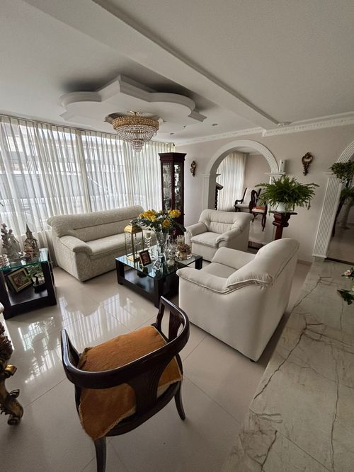 Casa de 4 alcobas en venta en Niza Norte, Bogotá, 320 m² · foto 7 de 24