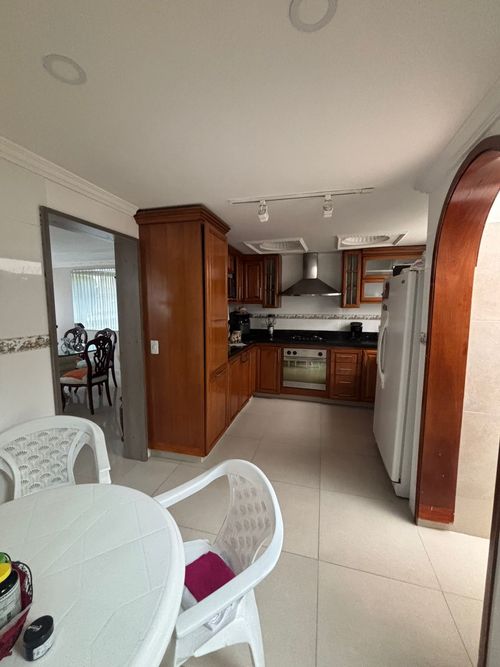 Casa de 4 alcobas en venta en Niza Norte, Bogotá, 320 m² · foto 9 de 24