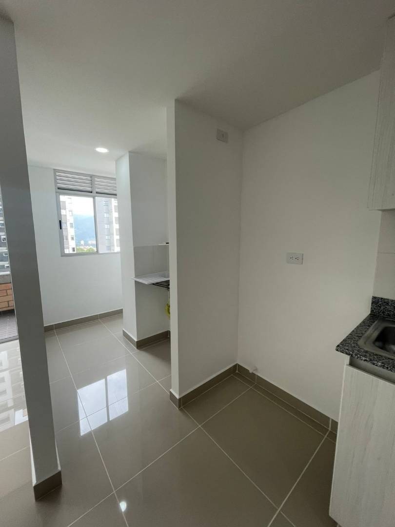 Apartamento en venta en La Ferreria, La Estrella · foto 2 de 15