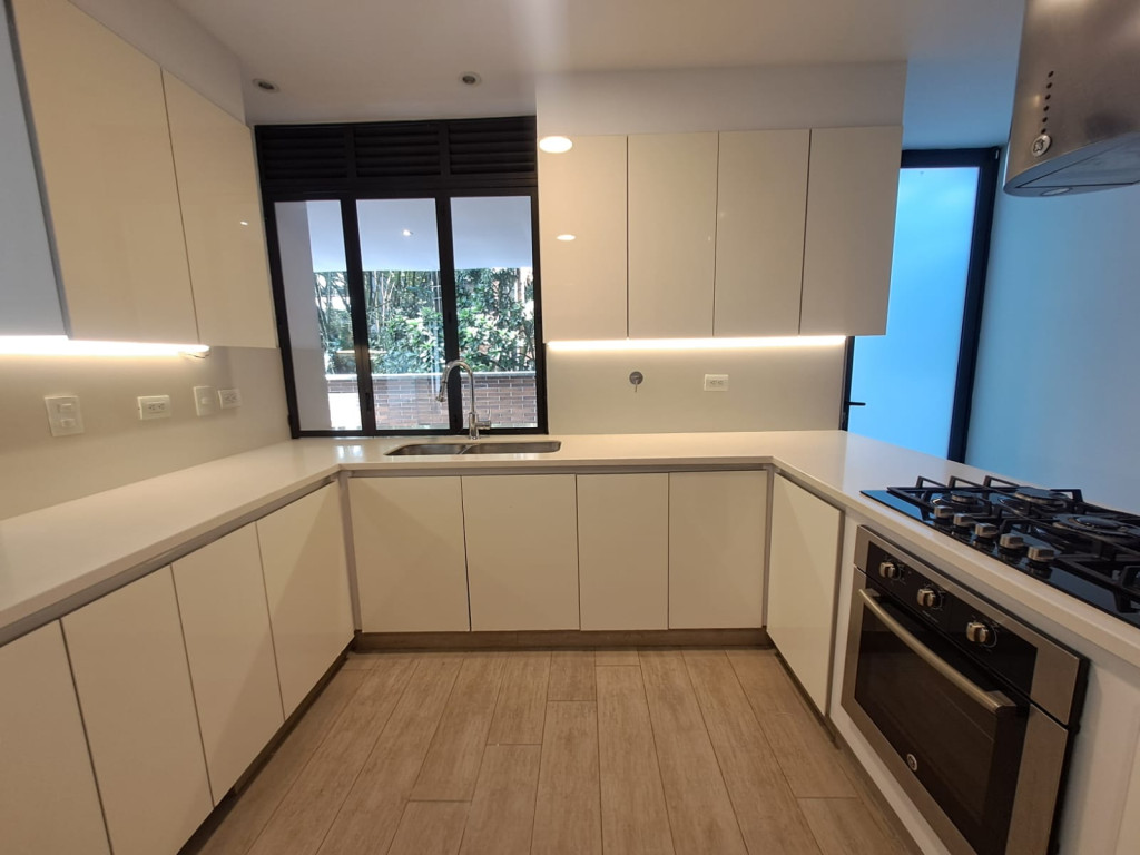 Apartamento en arriendo en El Campestre, Medellín · foto 2 de 24