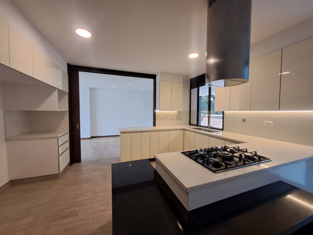 Apartamento en arriendo en El Campestre, Medellín · foto 3 de 24