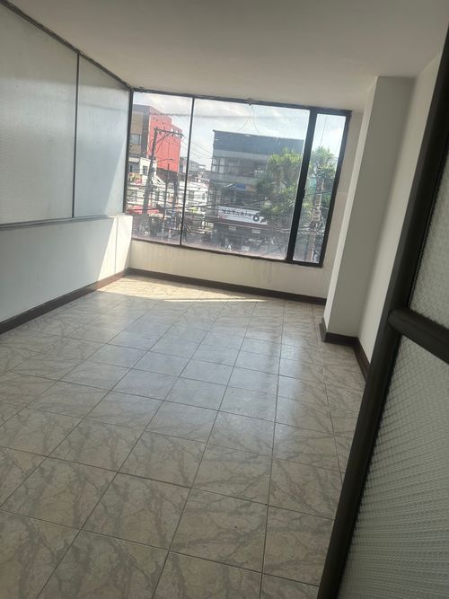 Casa de 5 alcobas en venta en La Clarita, Bogotá, 340 m² · foto 2 de 9