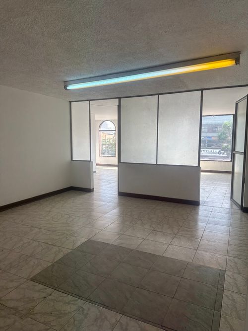 Casa de 5 alcobas en venta en La Clarita, Bogotá, 340 m² · foto 4 de 9