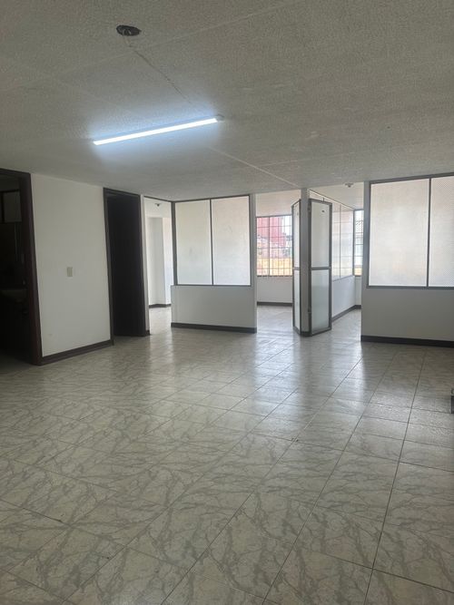 Casa de 5 alcobas en venta en La Clarita, Bogotá, 340 m² · foto 5 de 9