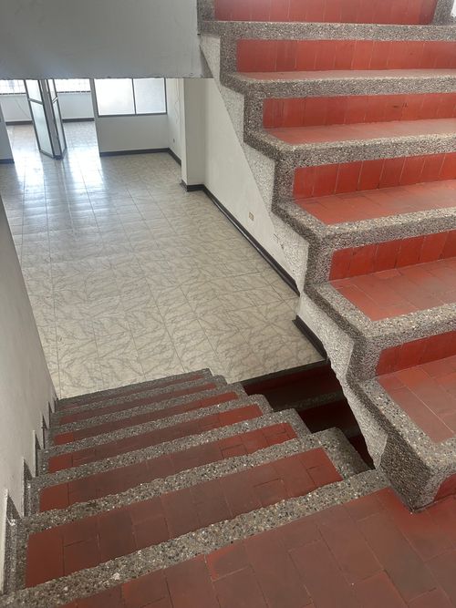 Casa de 5 alcobas en venta en La Clarita, Bogotá, 340 m² · foto 9 de 9