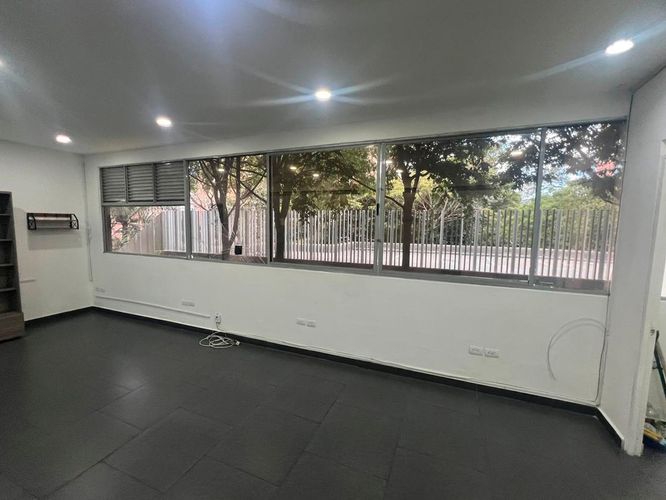 Local en arriendo en El Poblado, Medellín, 34 m² · foto 6 de 13