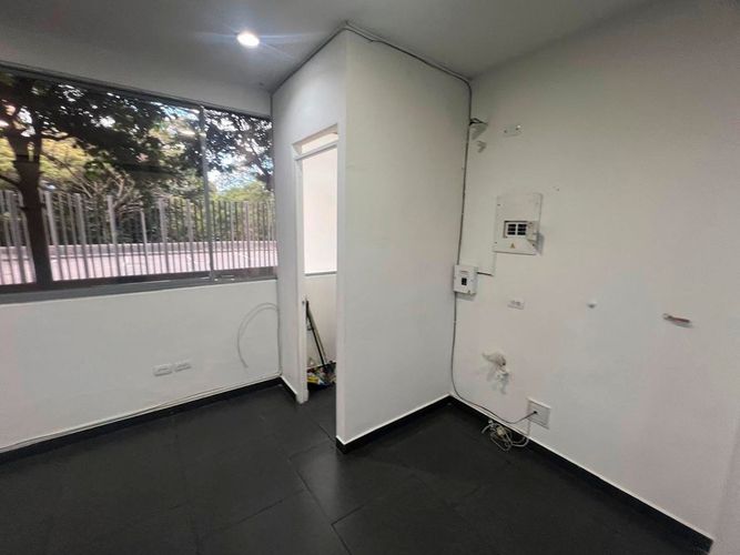Local en arriendo en El Poblado, Medellín, 34 m² · foto 10 de 13
