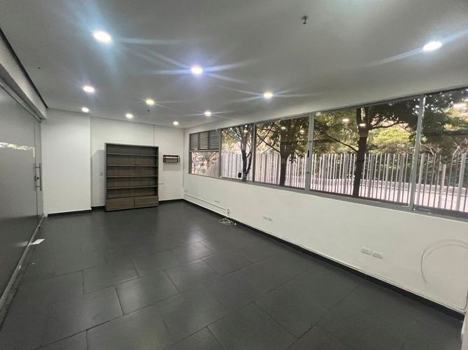 Local en arriendo en El Poblado, Medellín, 34 m² · foto 8 de 13
