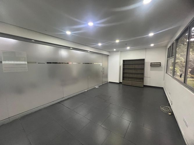 Local en arriendo en El Poblado, Medellín, 34 m² · foto 3 de 13