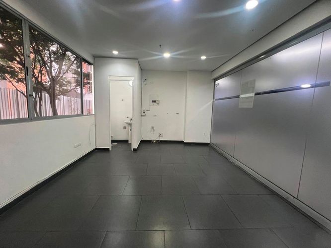 Local en arriendo en El Poblado, Medellín, 34 m² · foto 5 de 13