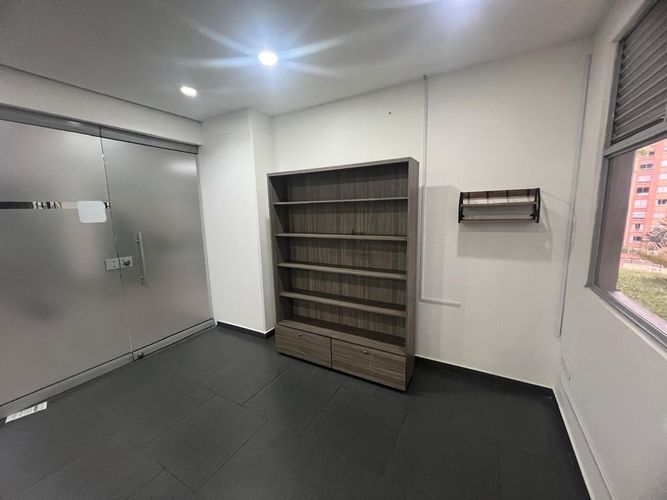 Local en arriendo en El Poblado, Medellín, 34 m² · foto 4 de 13