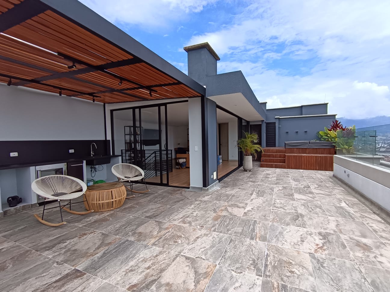 Apartamento en venta en Loma Del Esmeraldal, Envigado · foto 2 de 24