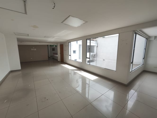 Local en arriendo en Laureles, Medellín, 670 m² · foto 2 de 20