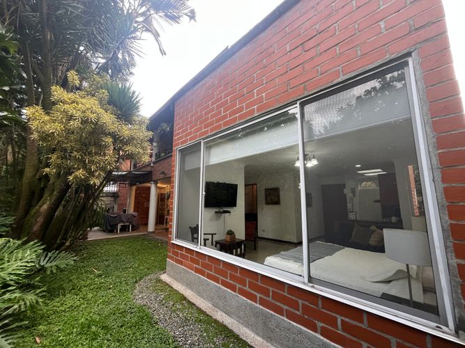 Casa de 4 alcobas en venta en Loma Benedictinos, Envigado, 285 m² · foto 3 de 24