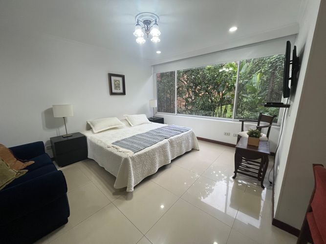 Casa de 4 alcobas en venta en Loma Benedictinos, Envigado, 285 m² · foto 5 de 24