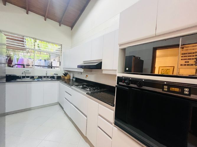 Casa de 4 alcobas en venta en Loma Benedictinos, Envigado, 285 m² · foto 13 de 24