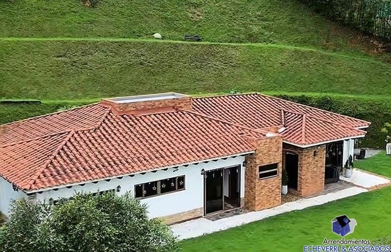Casa de 4 alcobas en venta en Loma Del Escobero, Envigado, 1623 m² · foto 4 de 18