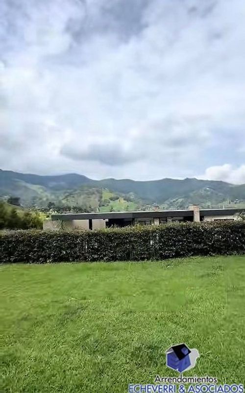 Casa de 4 alcobas en venta en Loma Del Escobero, Envigado, 1623 m² · foto 5 de 18