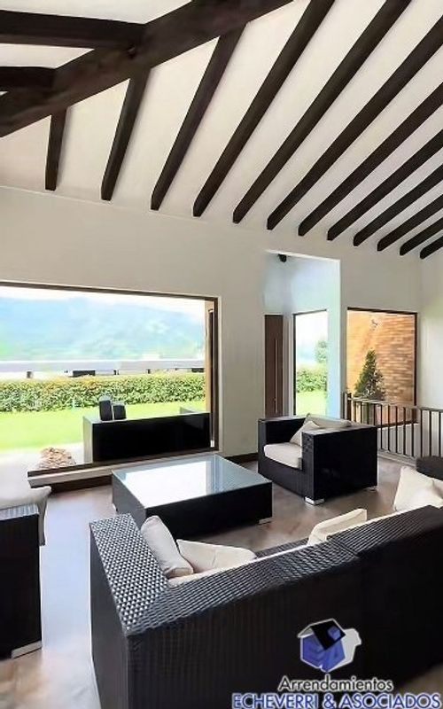 Casa de 4 alcobas en venta en Loma Del Escobero, Envigado, 1623 m² · foto 11 de 18