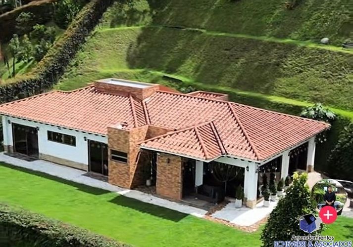Casa de 4 alcobas en venta en Loma Del Escobero, Envigado, 1623 m² · foto 12 de 18