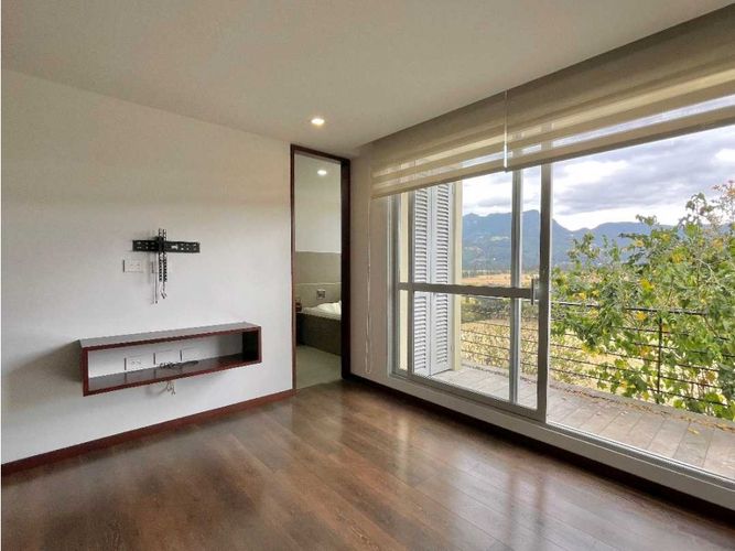 Casa de 4 alcobas en venta en La Violeta, Sopó, 287 m² · foto 13 de 24
