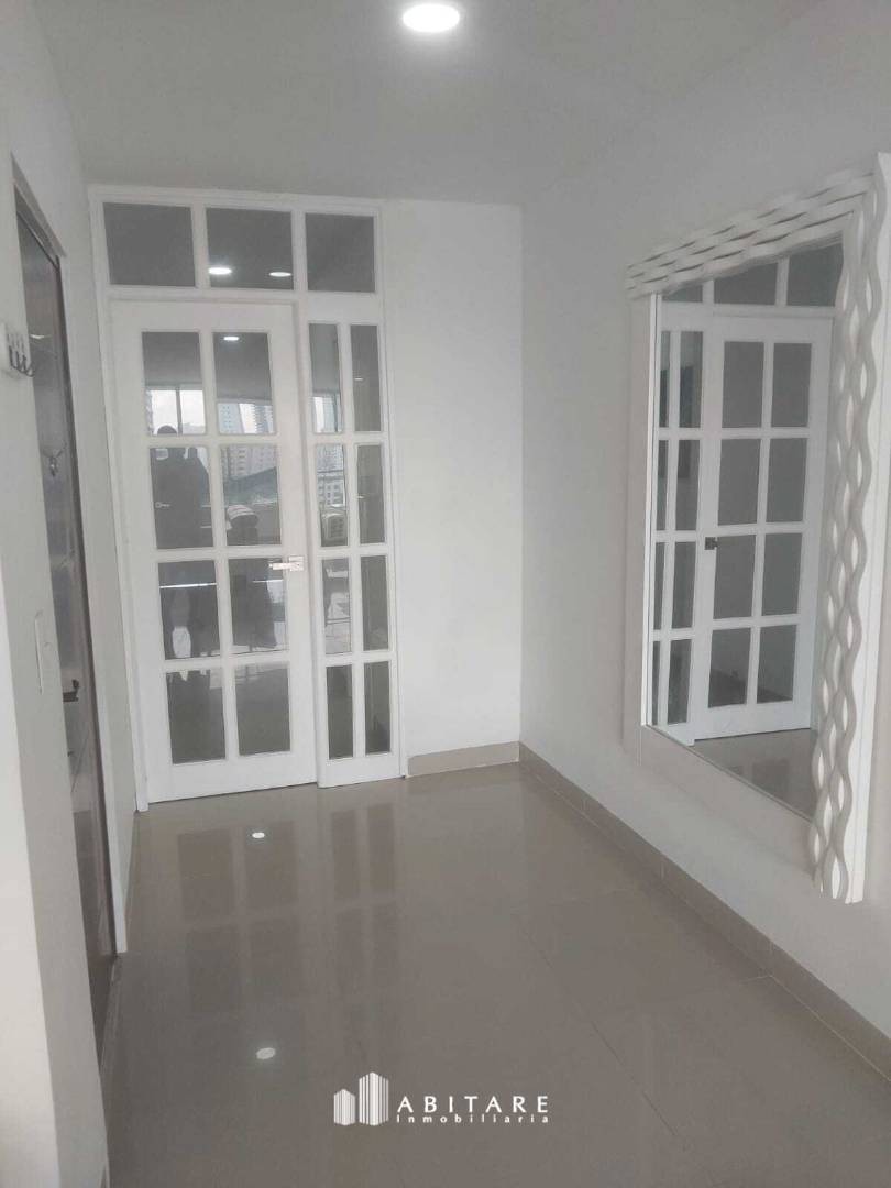 Apartamento en arriendo en El Laguito, Cartagena · foto 2 de 24
