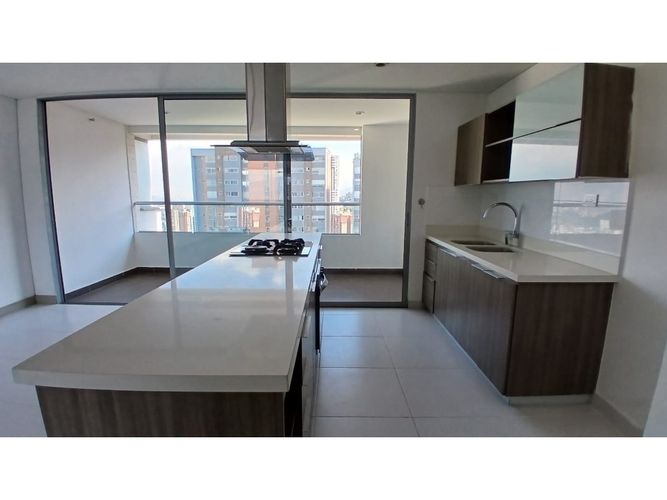 Apartamento de 2 alcobas en arriendo en Castropol, Medellín, 113 m² · foto 4 de 17
